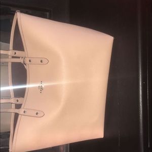 Reversible coach tote